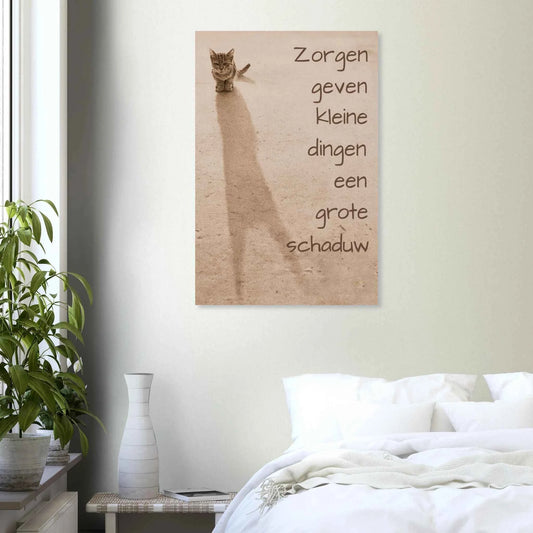 Motivatie Poster 60x90cm – Zorgen Geven Kleine Dingen Een Grote Schaduw – Kitten Leeuw